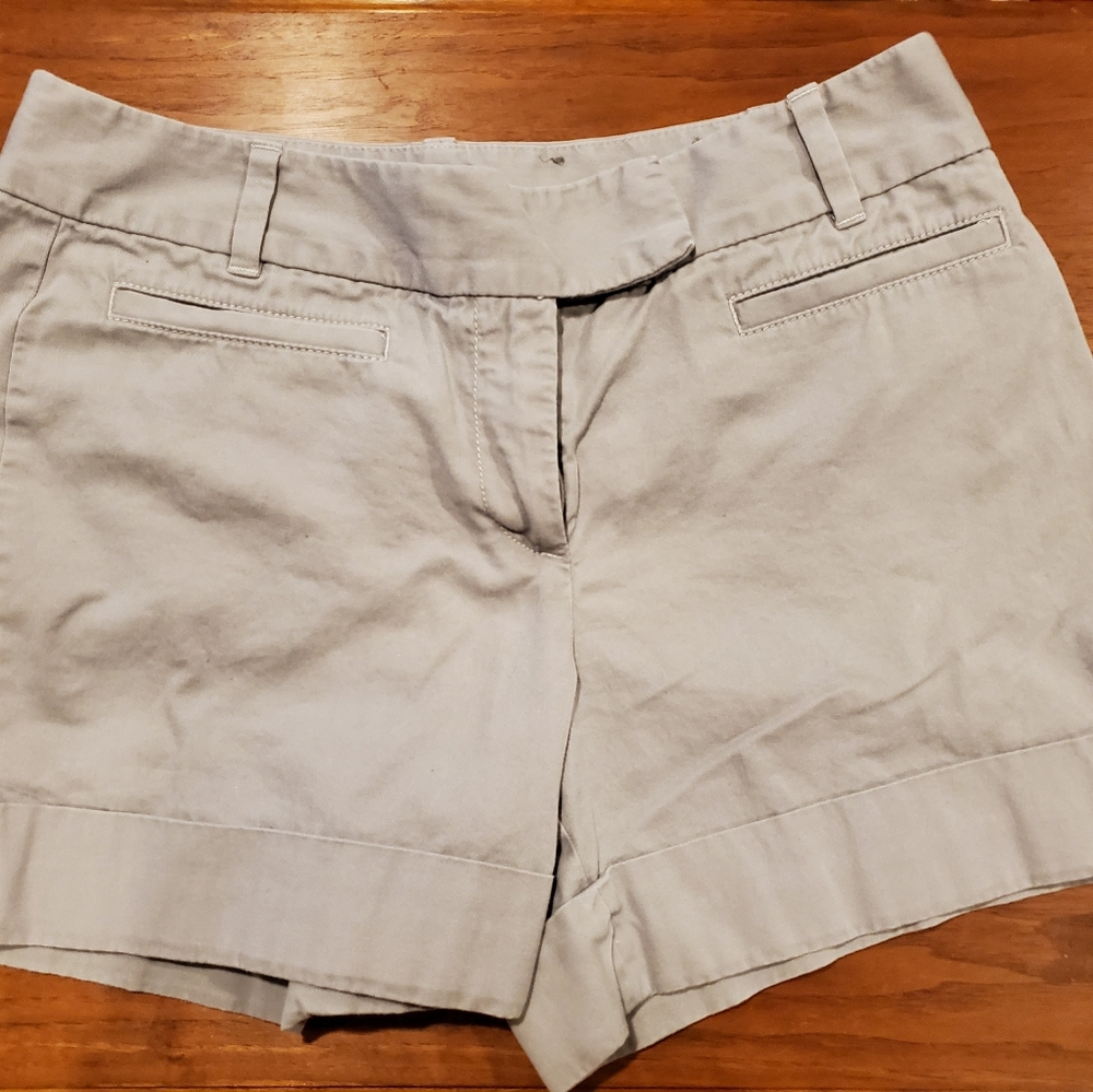 Ann Taylor Signature Kahki Shorts Like New